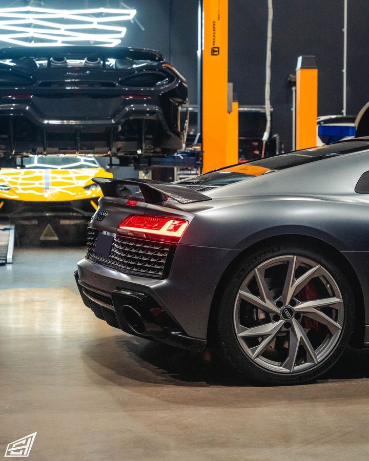 Grey Audi R8 V10 in the CADE Technologies workshop