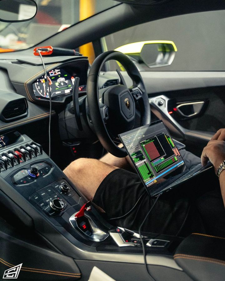 Tuning laptop on the passenger seat of a Lamborghini Huracán during a calibration session